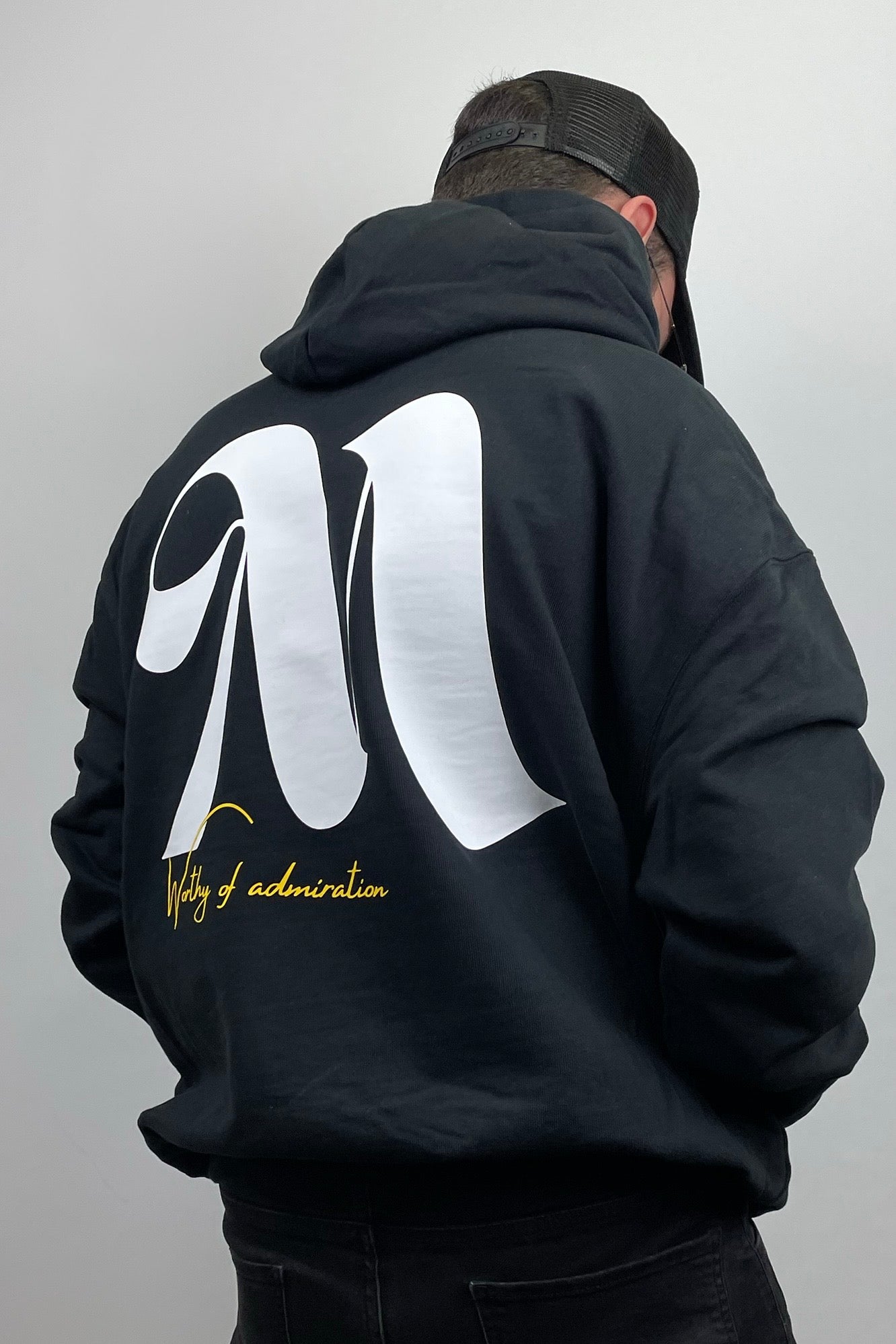 Moletom com capuz 'M' grande